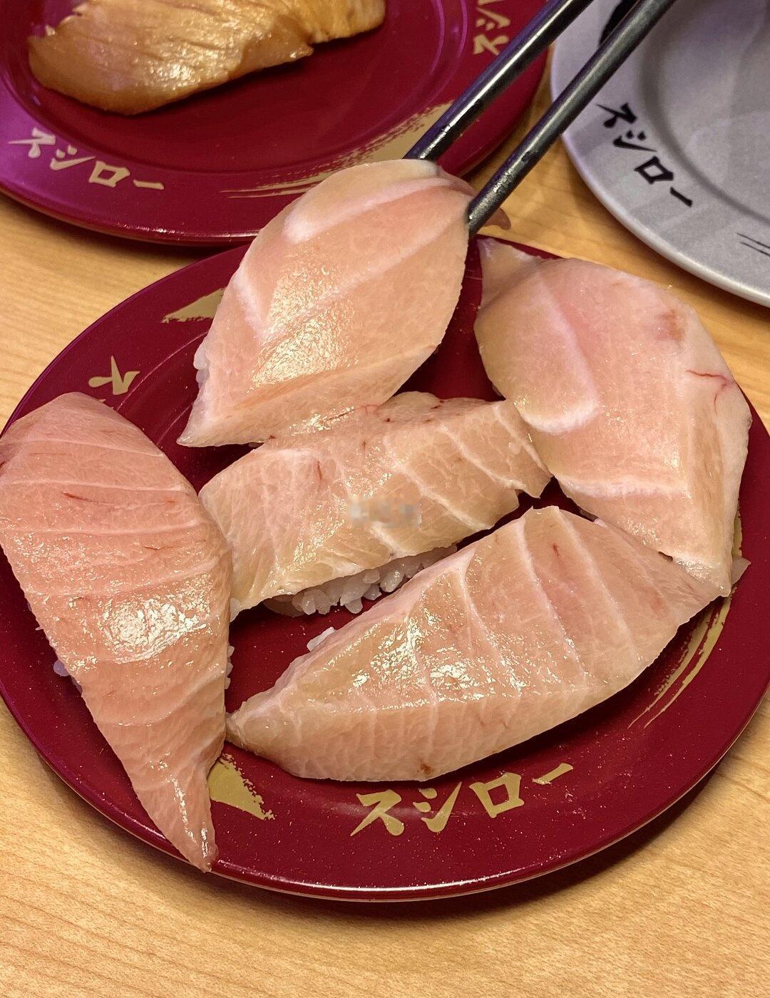 谢谢郎，吃上了🔟r油滋滋大腩🥹新店排队还是一如既往的夸张幸好朋友提前拿