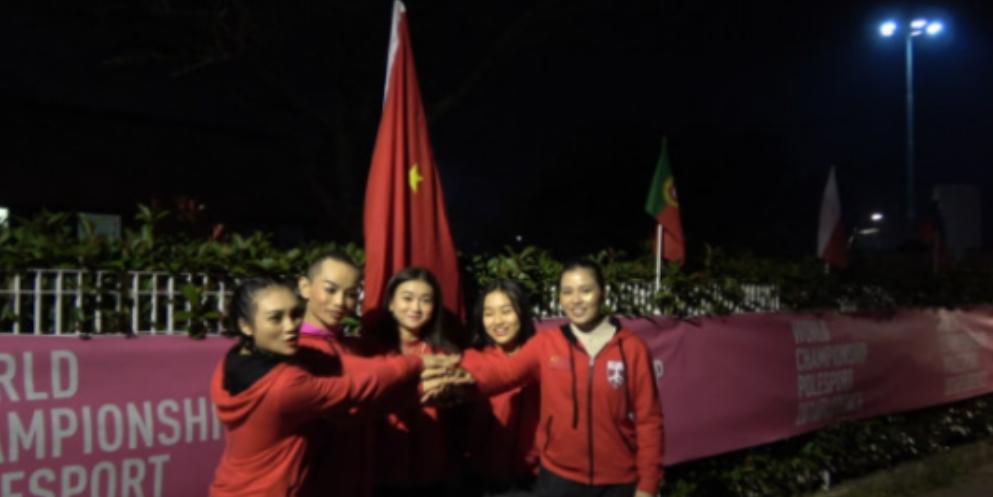 在一场万众瞩目的国际体育大赛上，不怀好意的主办方竟然蛮横拒绝悬挂五星红旗，面对尊
