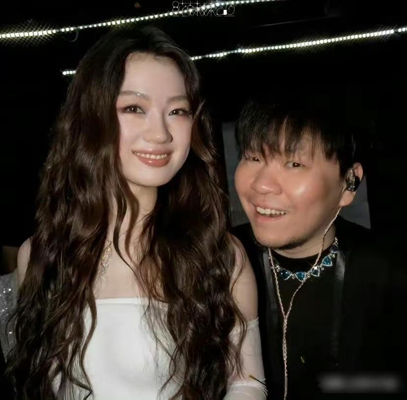 常石磊：最近网上都说，我把你的音乐路给焊死了，说你离开我就出不了代表作。单依