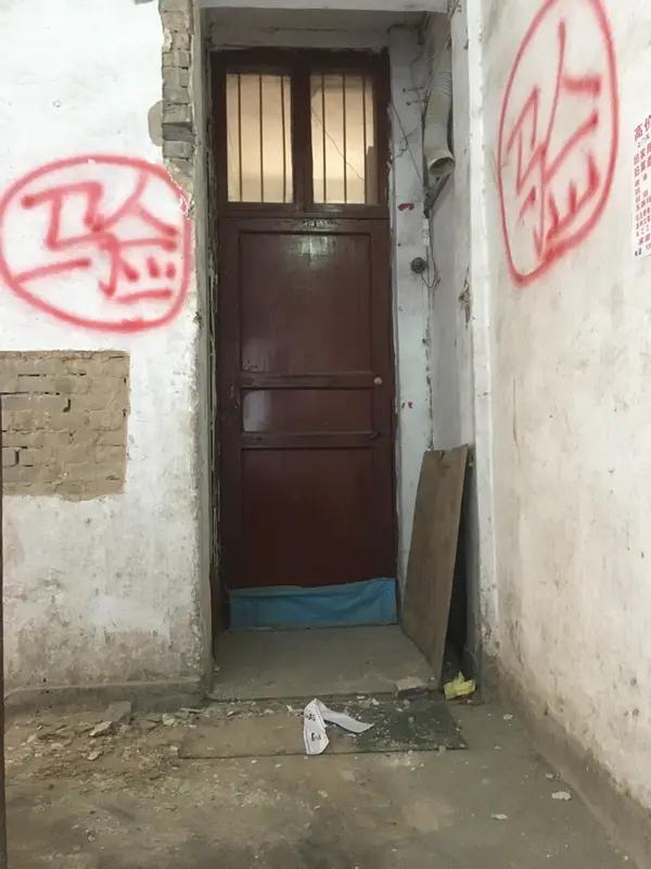 妻子抱怨丈夫七年不工作，整天在家啥都不干，没想到丈夫一句话，网友们瞬间炸锅。