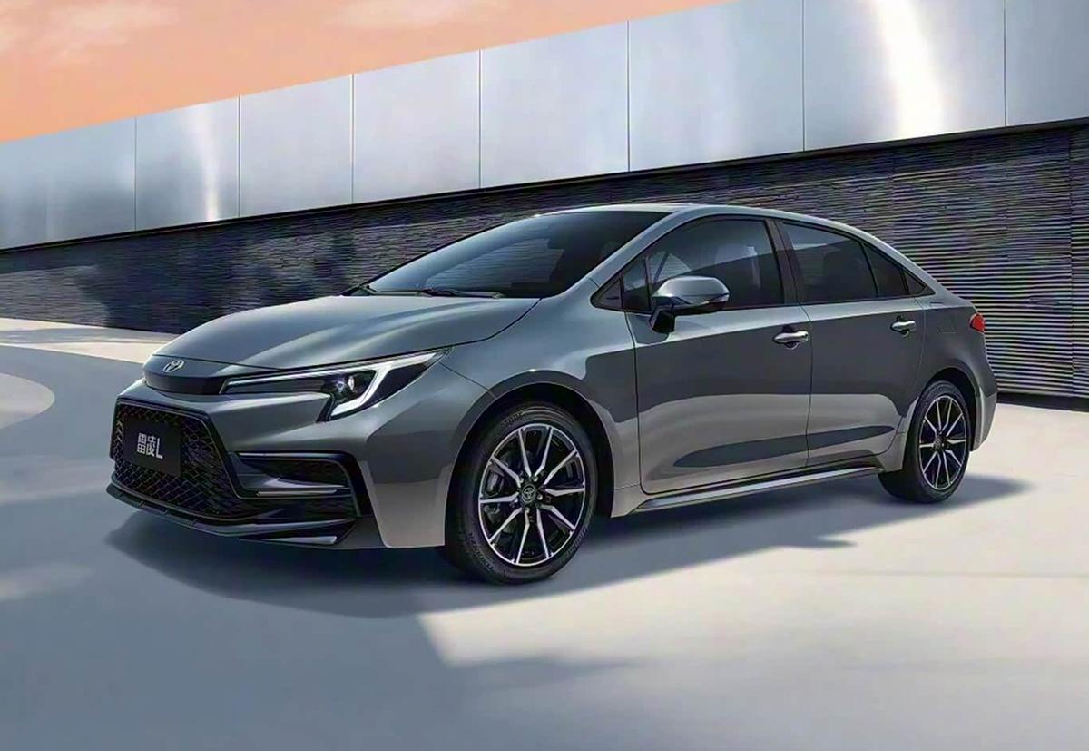 改款的卡罗拉孬好还重新设计了个前脸，这小改款的丰田雷凌前脸和尾部的造型都懒得改了