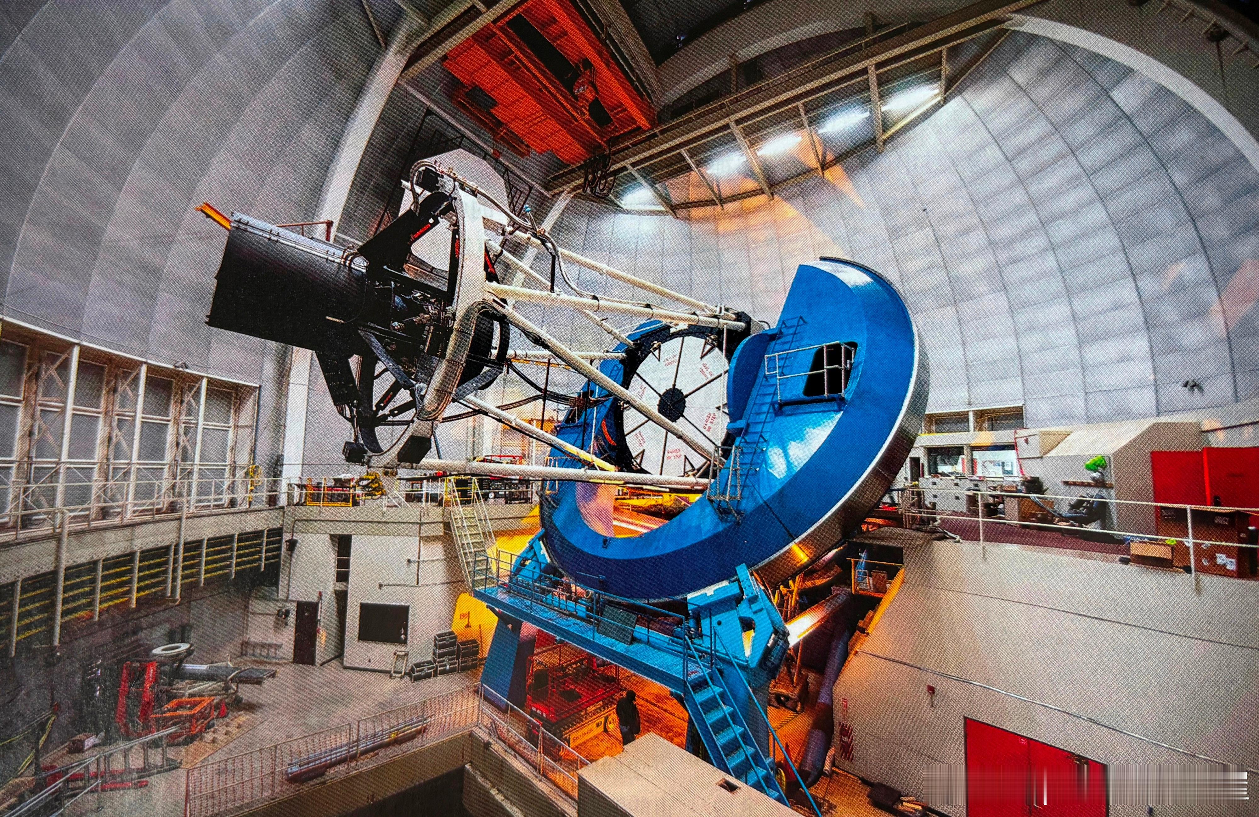 暗能量光谱仪安装在美国亚利桑那州基特峰国家天文台的4米口径梅奥尔望远镜上历史影像