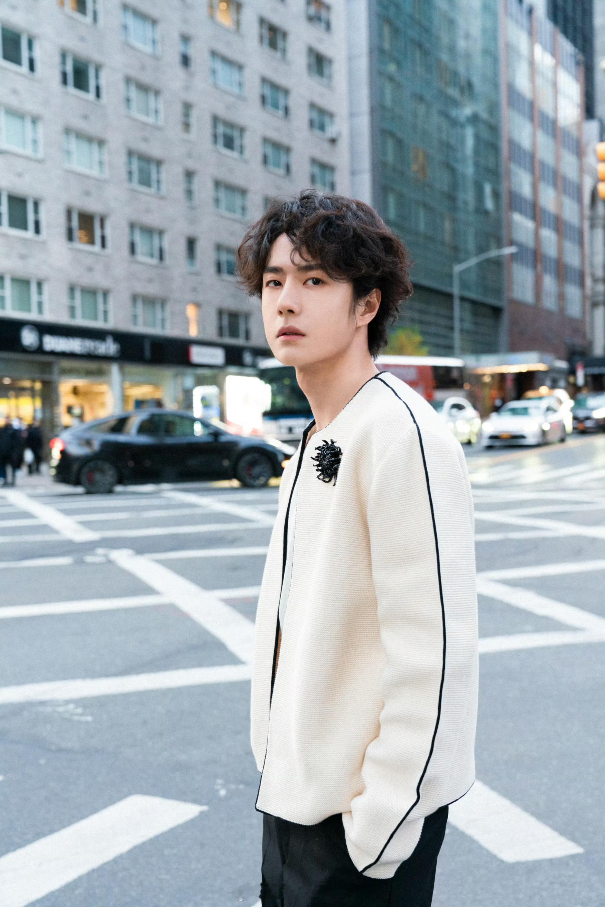 MOK_StarStyle王一博香奈儿看秀造型王一博受邀出席CHANEL