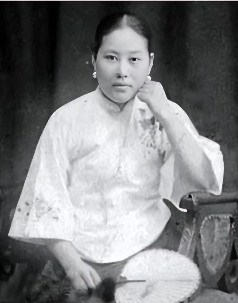 1925年末，孙传芳下令处决被俘的施从滨，手下劝说：“我们打内战，对待俘