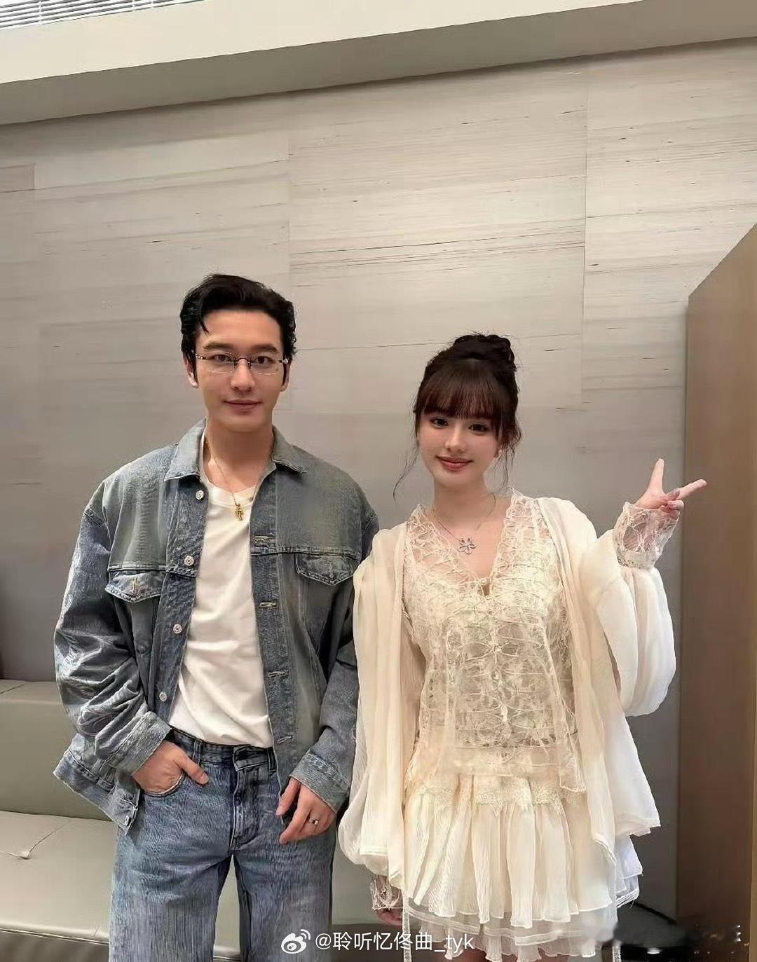 黄晓明的审美还真是统一啊，一直喜欢一个类型的女生。