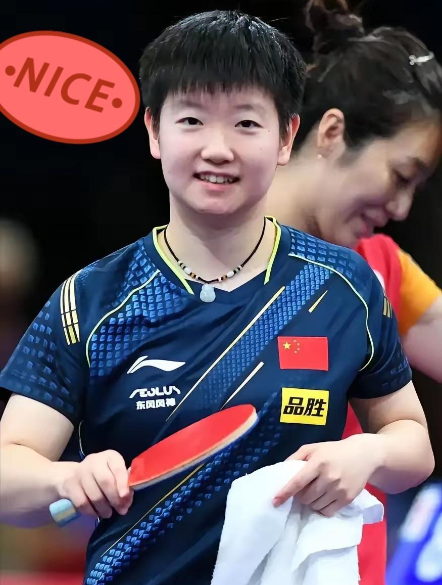 莎莎因祸得福，虽然错过了多哈，但是收获到了奥运会，脚踝缠着冰袋的孙颖莎坐在康复室