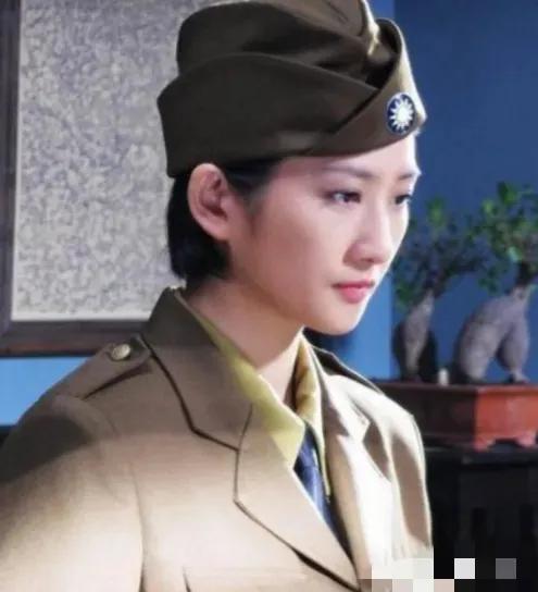 1938年，41岁戴笠借口加班，把秘书余淑衡，带到了卧房，戴笠递给她一杯咖啡：“