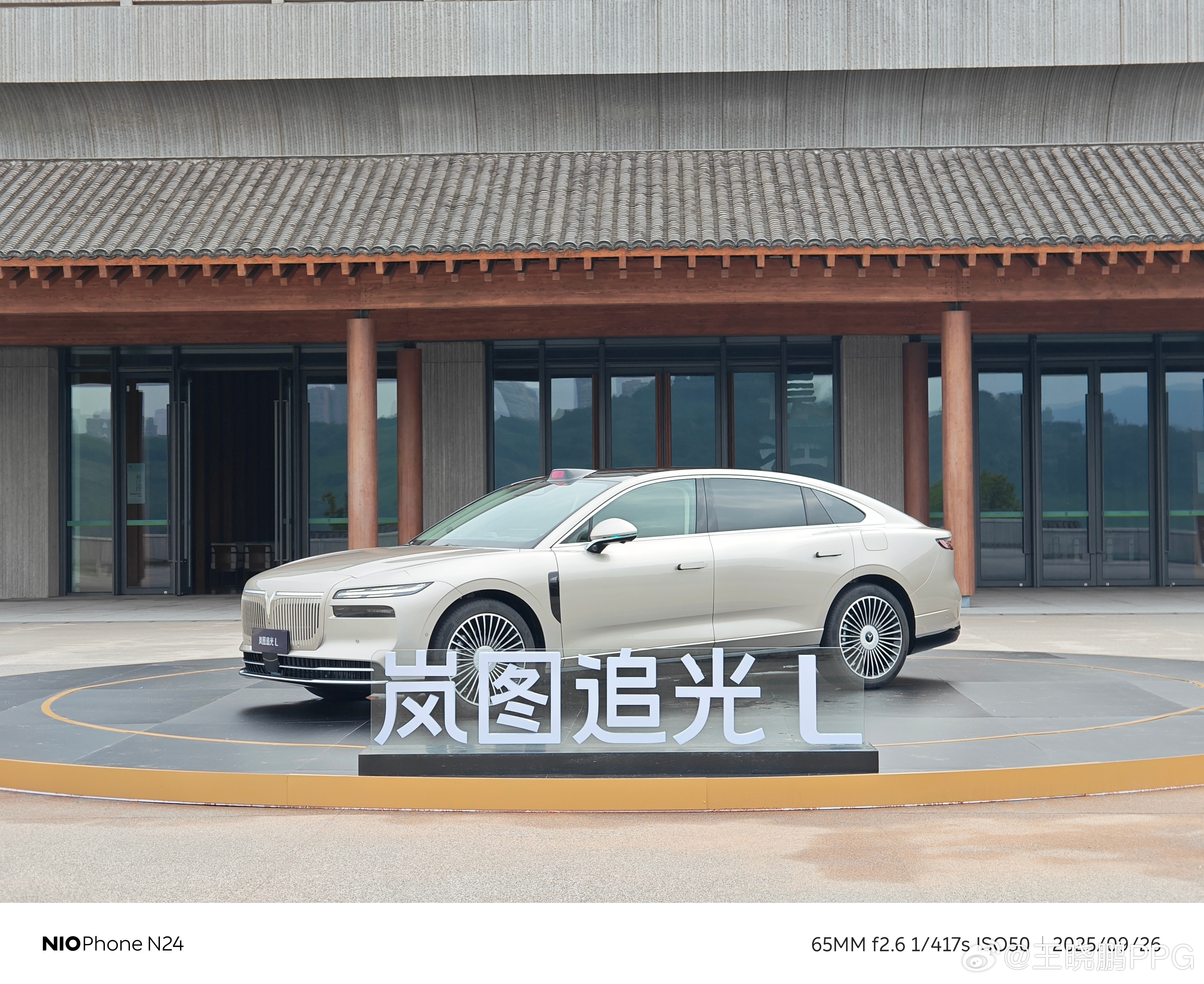 香槟色的追光L登味儿没那么强了吧岚图追光L​​​
