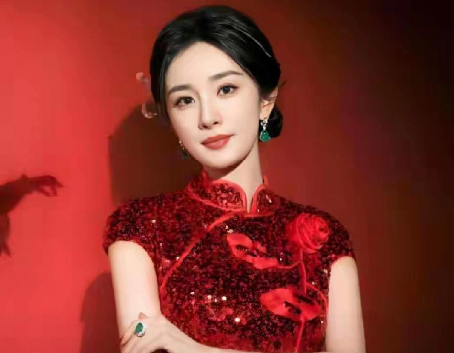 离婚8年，39岁的杨幂终于活成了自己的女王，与前夫刘恺威完全拉开了人生差距。