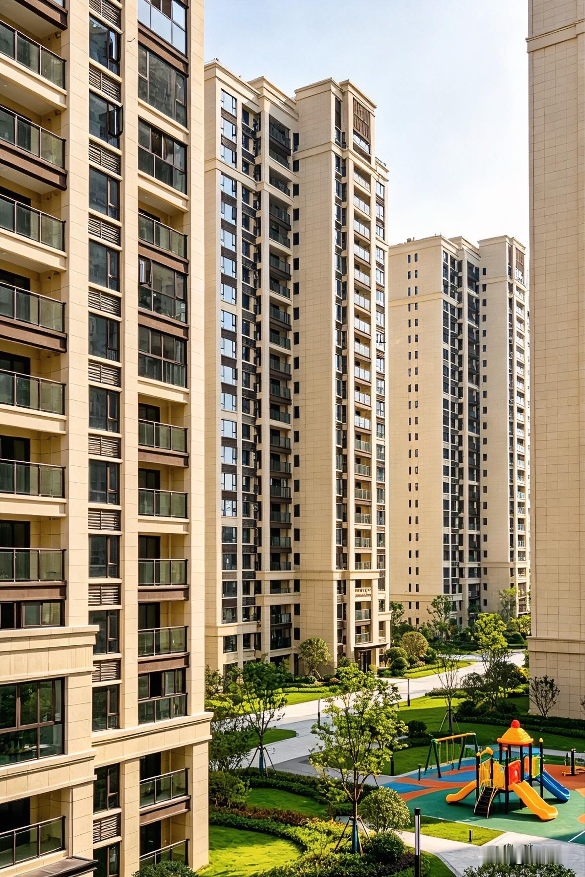 绝大多数的普通人，都逃不开楼市焦虑，这个是真的！没房的人怕房价涨，有房的人怕房价