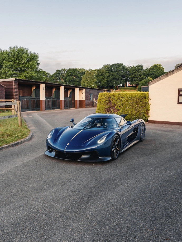 金字塔顶端的车了，科尼赛克JeskoAbsolut！