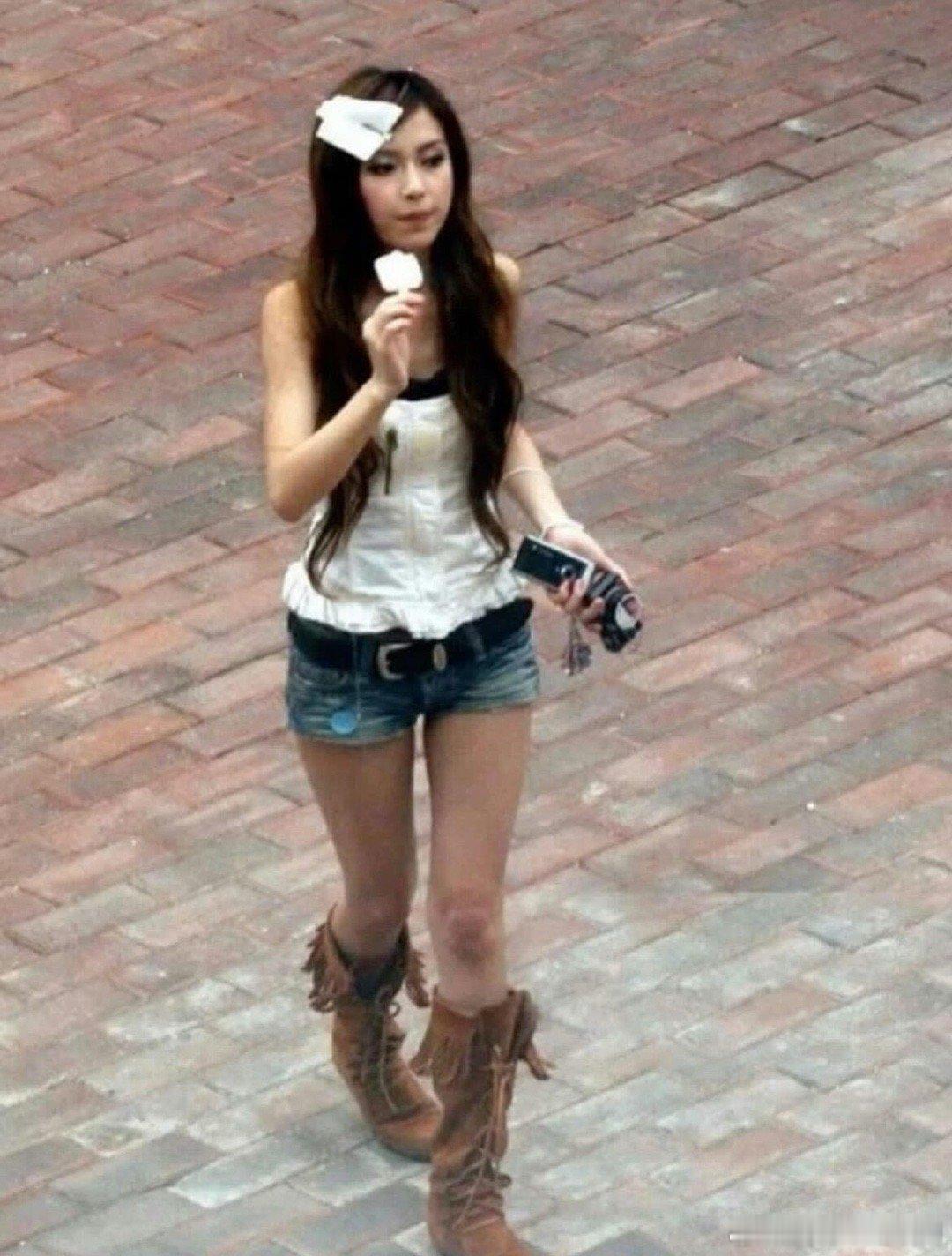 2010年的angelababy这一套放在现在也是很潮流的完全是芭比呀​​​