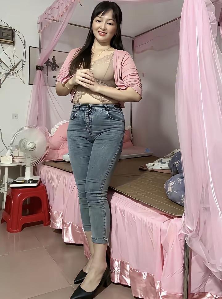 我不在乎别人怎么看，也不在乎别人怎么说。那些背后的指指点点，那些“怎么又回去了”