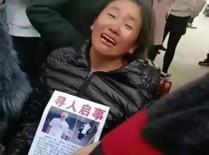 2004年，福建女学生蔡伟娟在学校里“无故消失”。为了寻她，本来身家千万的有钱老