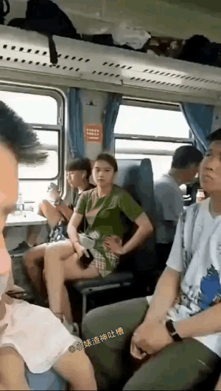 这眼神预示着什么呀？[笑着哭]