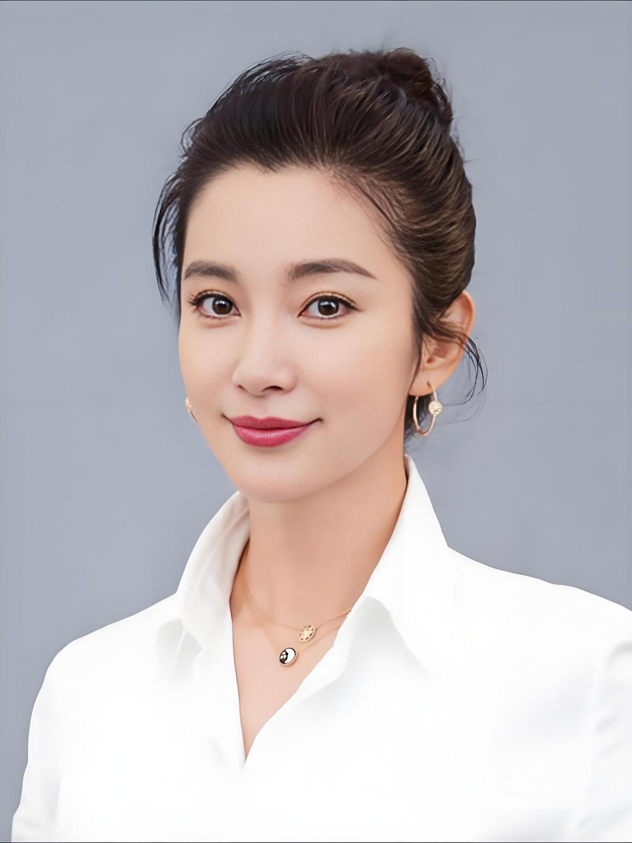 2009年，李冰冰开出一个让人咋舌的条件——月薪12万，请不住家保姆，许多人自告