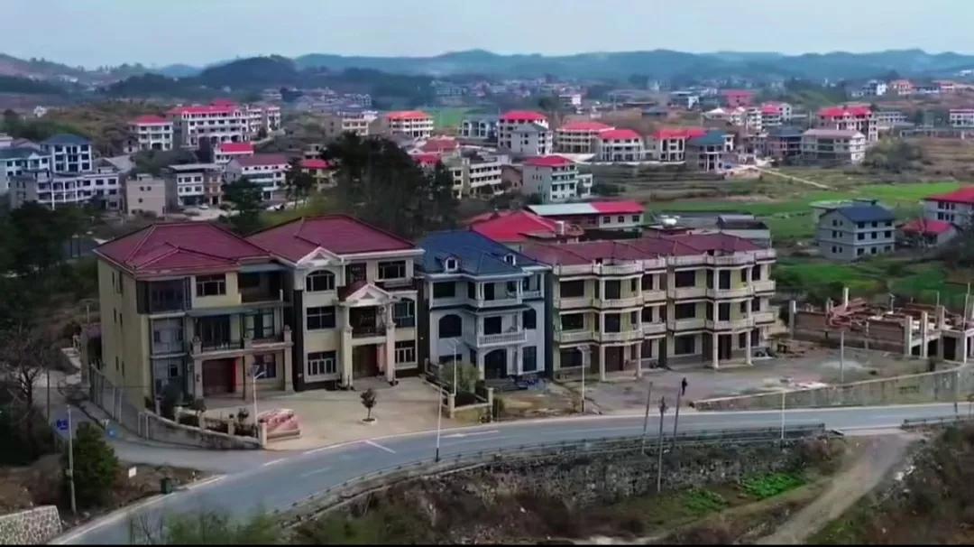 湖南GDP不高，但这些村庄，豪到颠覆了我的认知我总感觉我大湖南，并不算富裕啊