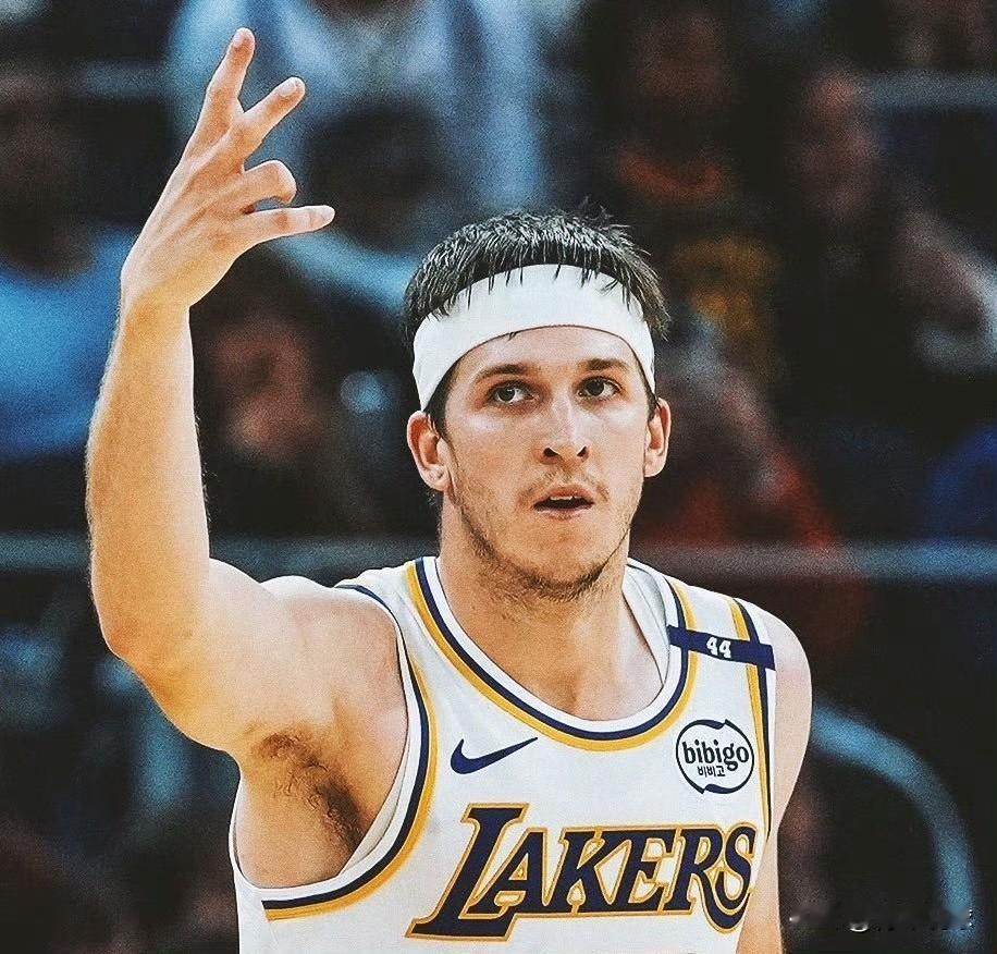 里弗斯不愧是“真湖人”！近日，湖人队球员里弗斯接受了ESPN记者DaveM