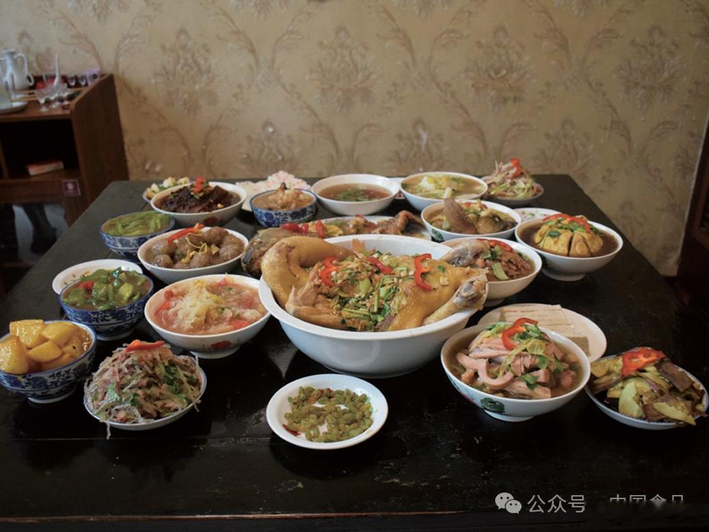 半夜看了下鲁菜，所谓八大菜系之首，实则已经衰落或者普及了。广义上炒菜用油和葱的都