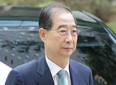 善恶终有报！对韩国前总理韩德洙的逮捕将可能会在27号执行。这消息一旦传出来以后