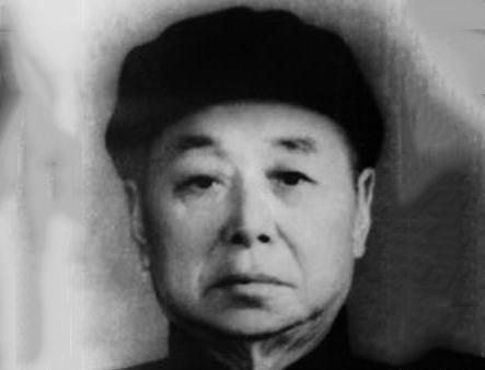 1937年，四川军阀范绍增看上了有着美人鱼之称的全国游泳冠军杨秀琼。在经过蒋介石