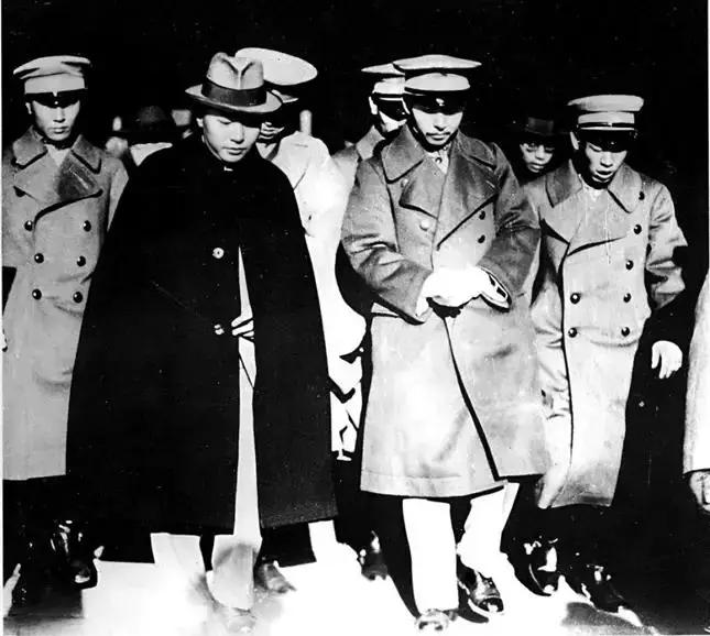 1936年，东北军骑兵师师长白凤翔得知蒋介石要加害于他的消息后暴跳如雷，亲自找到