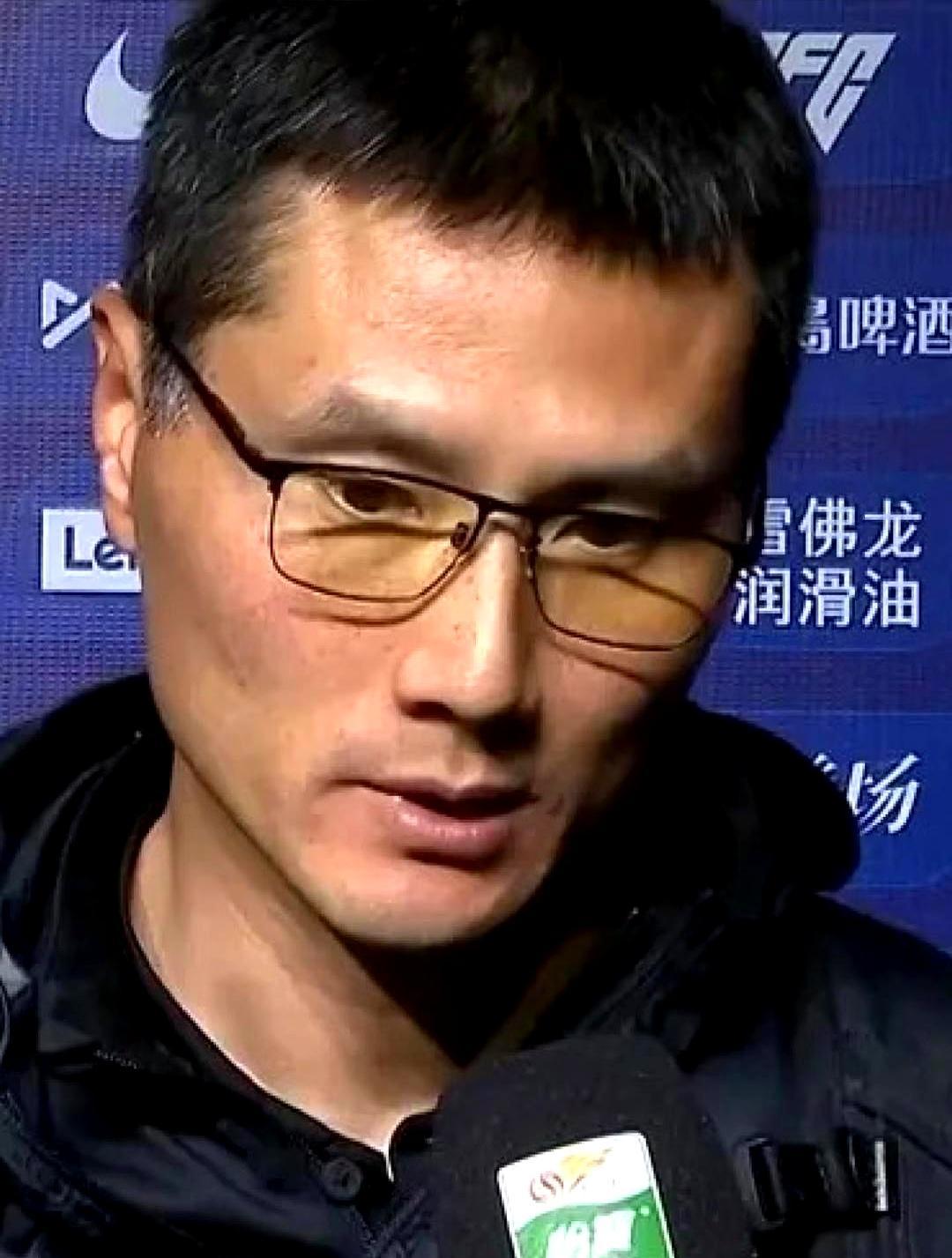 以前靠资历混日子的国脚，现在连热身赛的大名单都进不去了。邵佳一上任才俩月，国足这