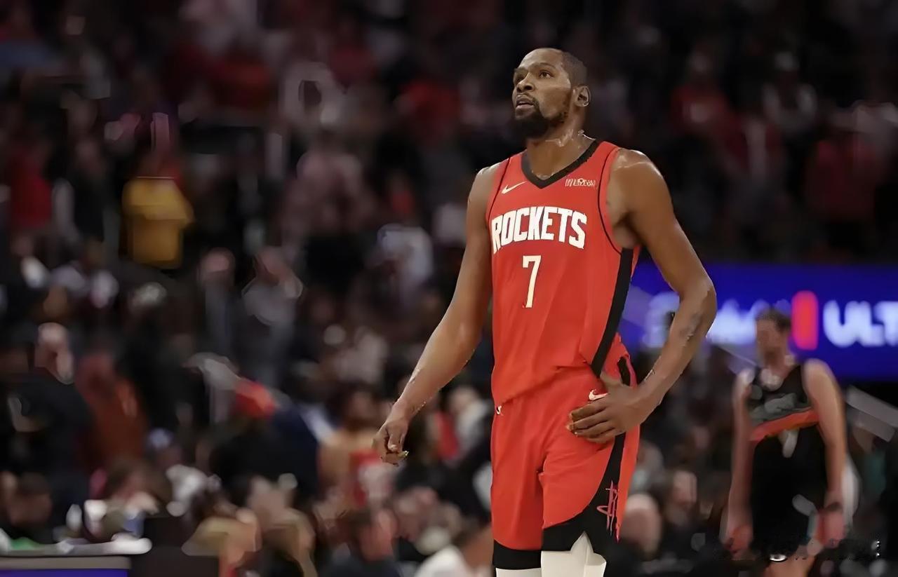 随着火箭客场99：93击败湖人，西部季后赛第一轮将会出现以下局面：雷霆4：