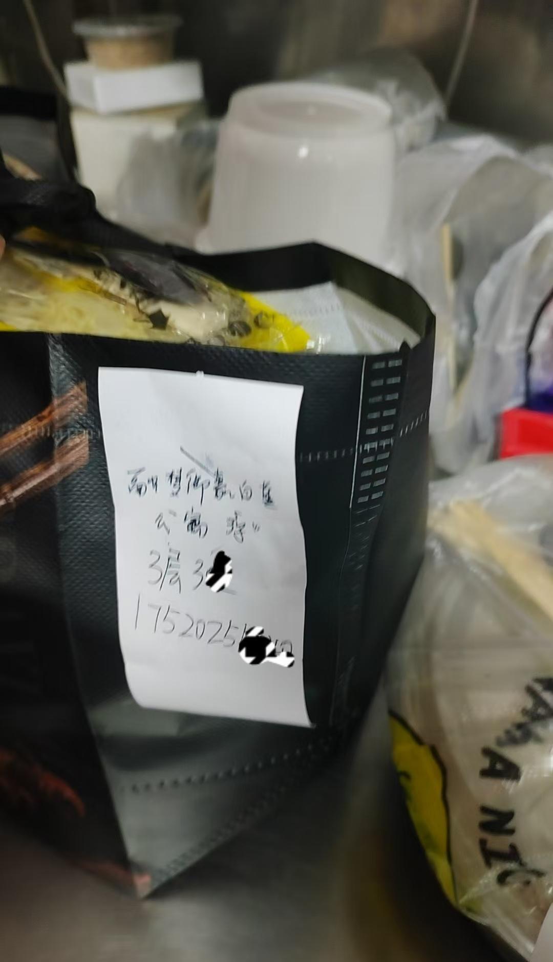 外卖送错，吃还是不吃？一句话：不掏钱≠没麻烦。骑手敲错门，70块餐进你手