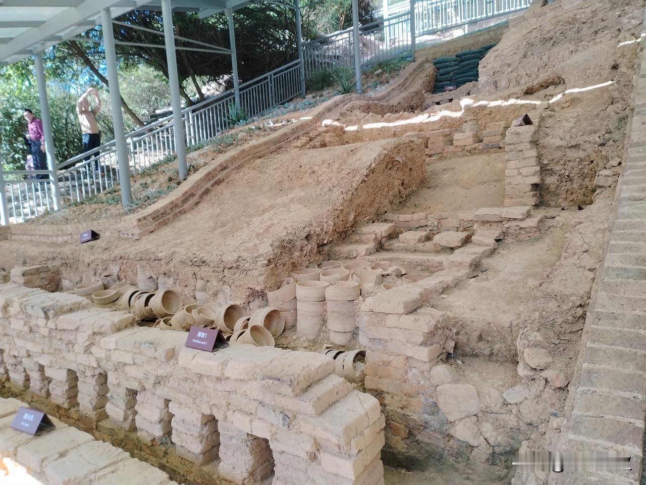 走进福建德化县，参观古窖非遗文化，领略瓷都风采。福建省德化县，隶属泉州市，是