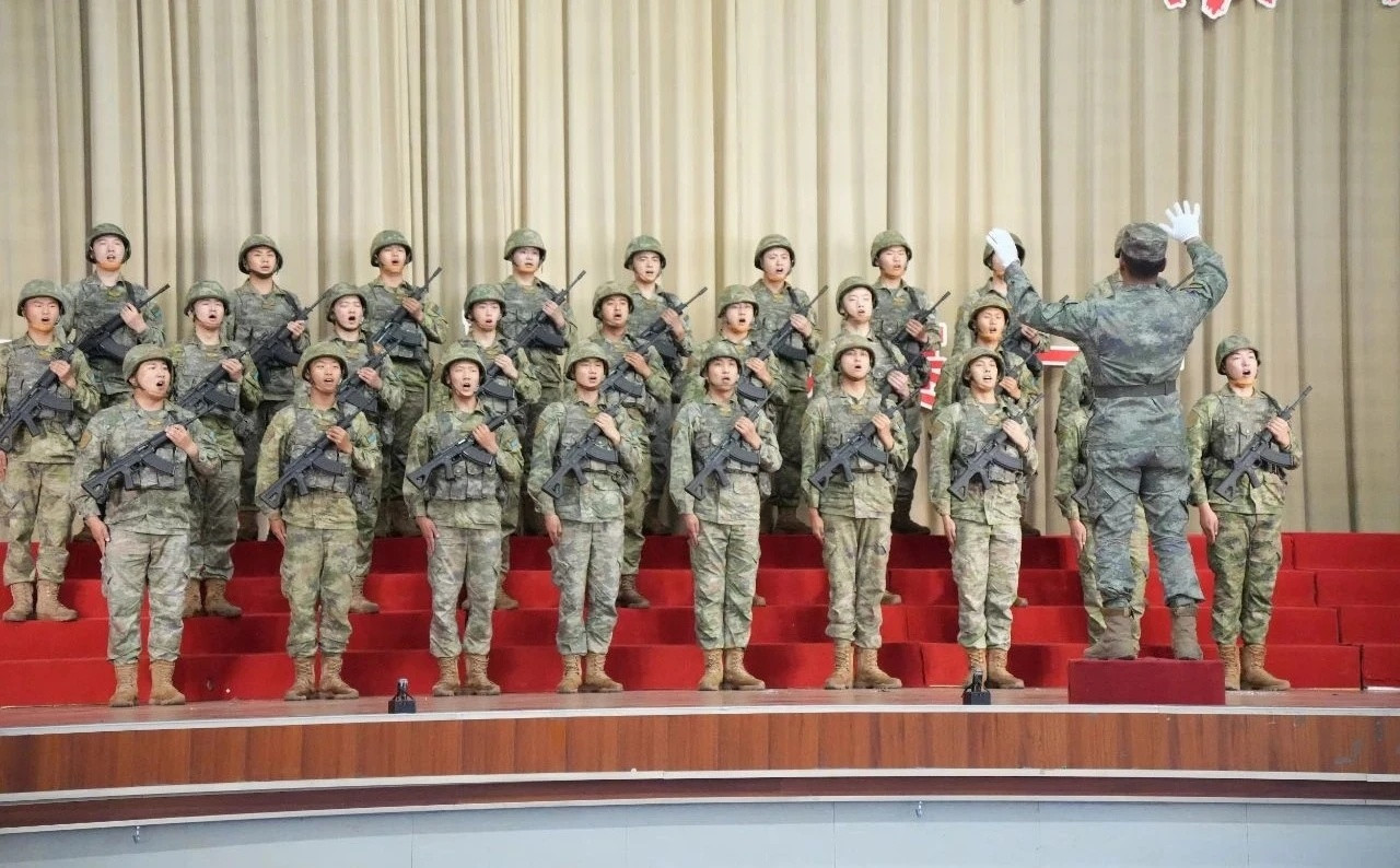 空降兵某部“铭记主席重托唱响嘹亮军歌”主题歌咏比赛（我们的天空）​​​