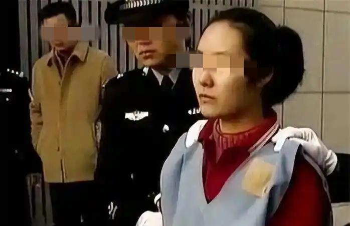 上海，男子跟朋友借了500万，一分没还，人突然死了，债主把男子的妻子、女儿、母亲
