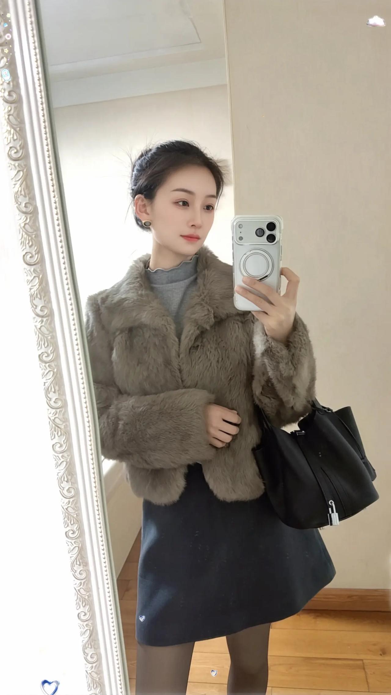 镜中人影，岁月静好。