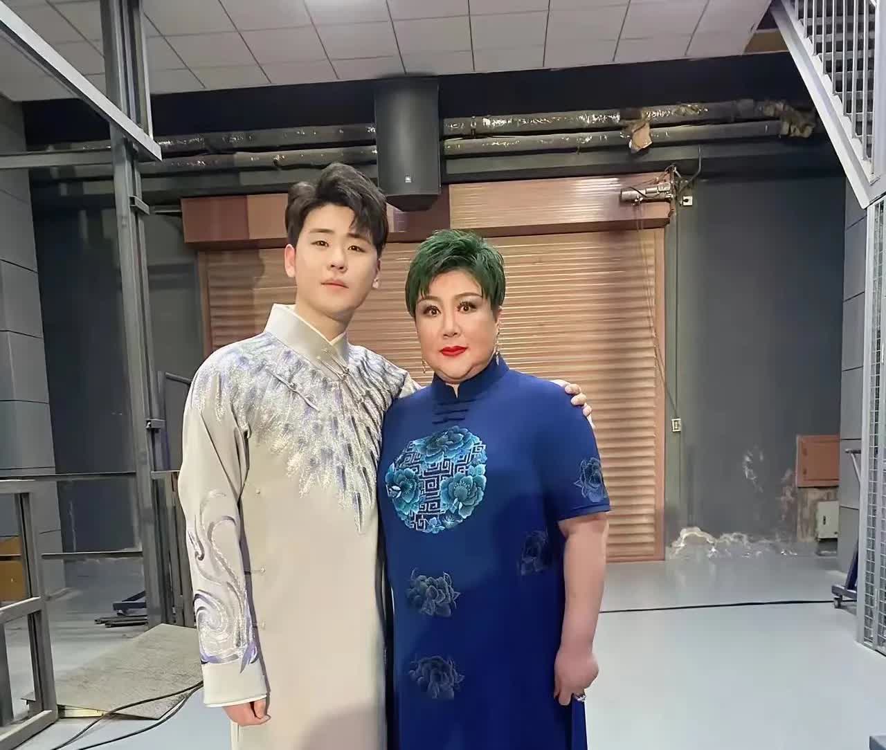 王惠是张云雷的亲表姐，可是张云雷拜了郭德纲为师，王惠成了他的师娘表姐和师娘，这