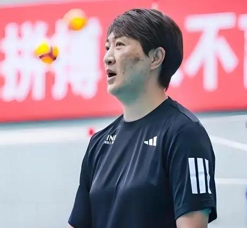 “奇才”，何琦远胜蔡斌，一套人马打天下体简直到了极致！U16女排