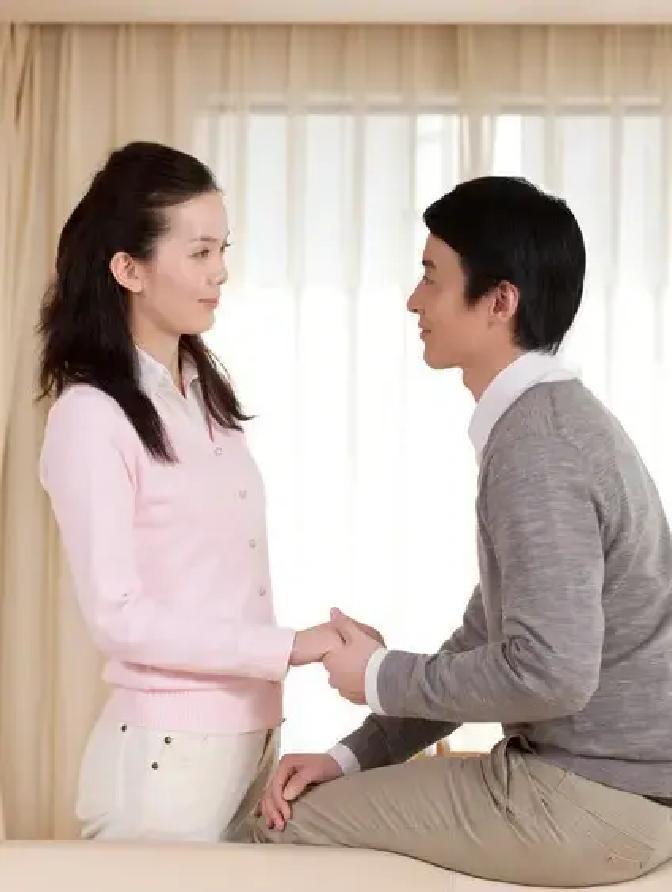 前阵子小区里两个40岁女人闲聊，话题一扯到老公，瞬间从热乎聊到冰凉刺骨。为什么曾