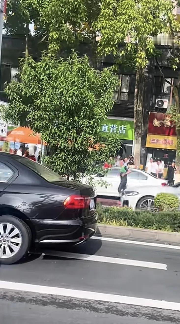 荣昌的高书记，真是把重庆荣昌文旅推向爆火的贵人呀。自从卤鹅哥带火了重庆荣昌的