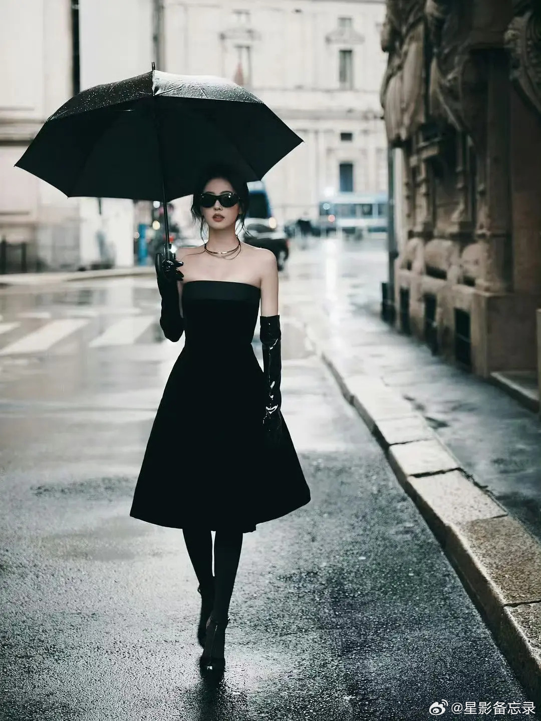 哪个更美？一个甜美一个御姐，你更喜欢谁