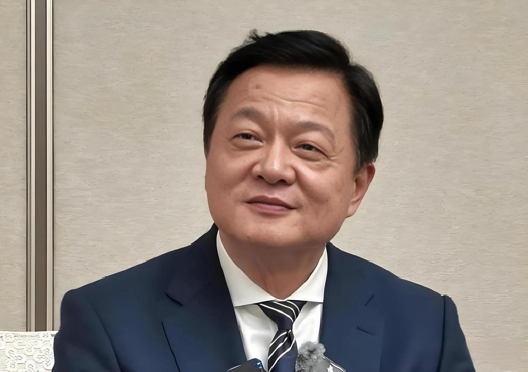 咱们给蓝营大咖们打打分，10分制周锡玮，给8分。前台北县长，名嘴体质，当年为