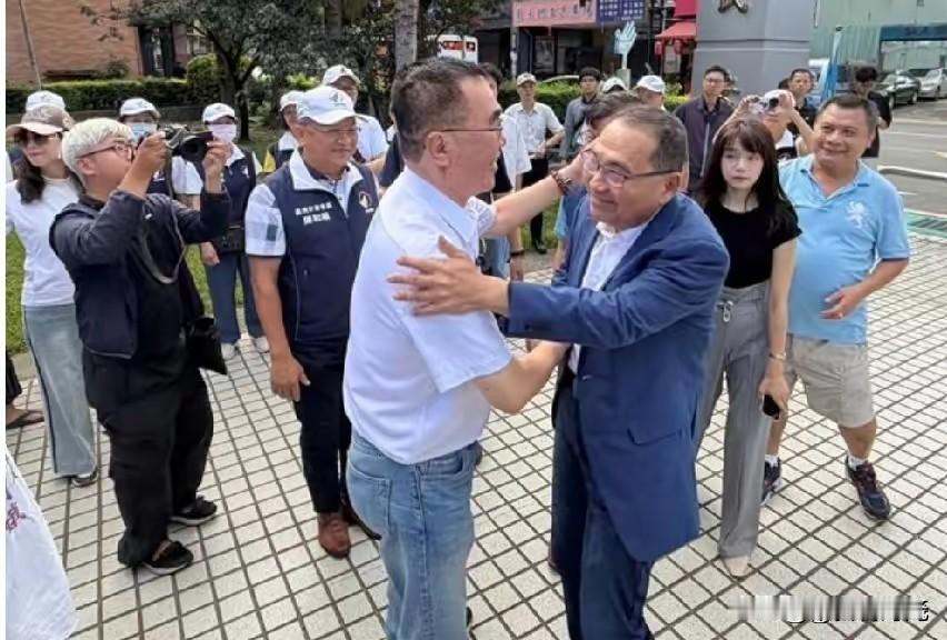 今天国民党新北议会党团公布他们委托民调中心做的新北市长候选人最新民调，其中显示李