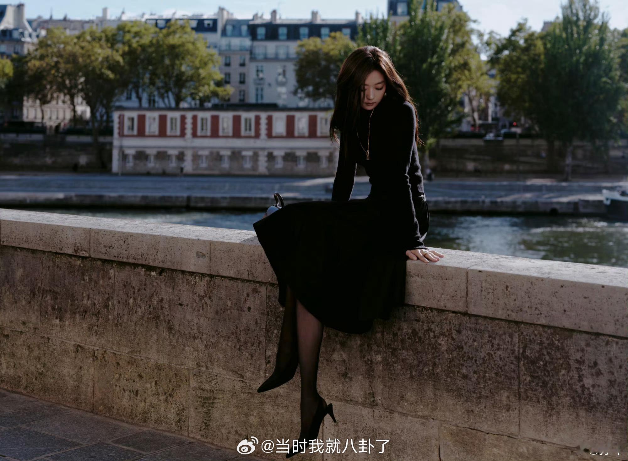 孙千孙千又出神图！黑长直、黑裙、黑丝还有墨镜，清冷飒爽的感觉扑面而来