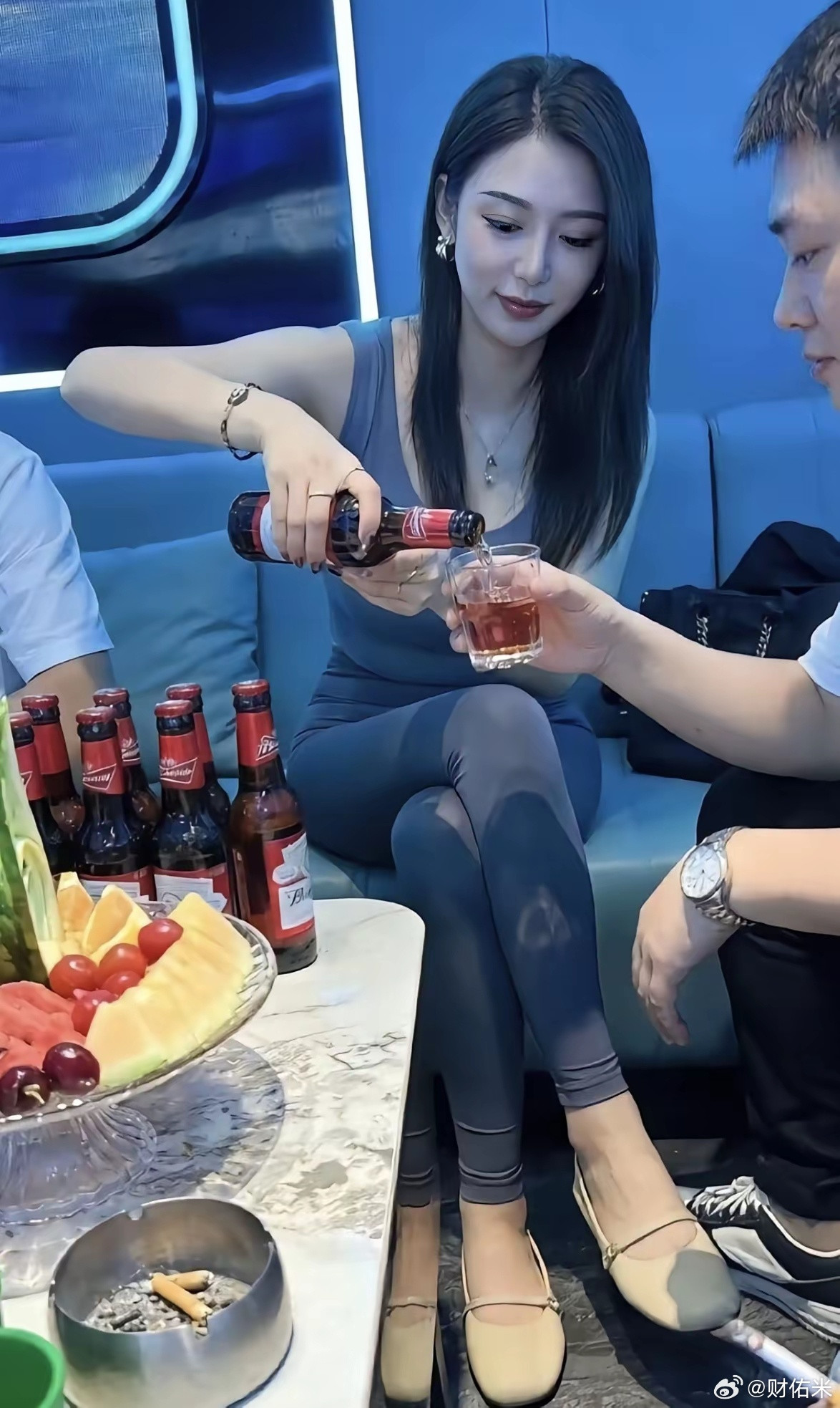 玩归玩，闹归闹，KTV里别拍照[捂脸哭][捂脸哭]