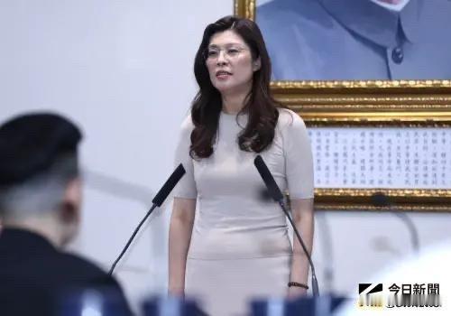 郑丽文光环破灭？郑丽文信任度雪崩式下跌　最新数字震撼政坛《美丽岛电子报》今（