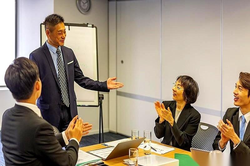 刚刚刷到这段“大Boss隐瞒身份去查老婆公司”的爽文桥段，简直把职场女高管的虚荣
