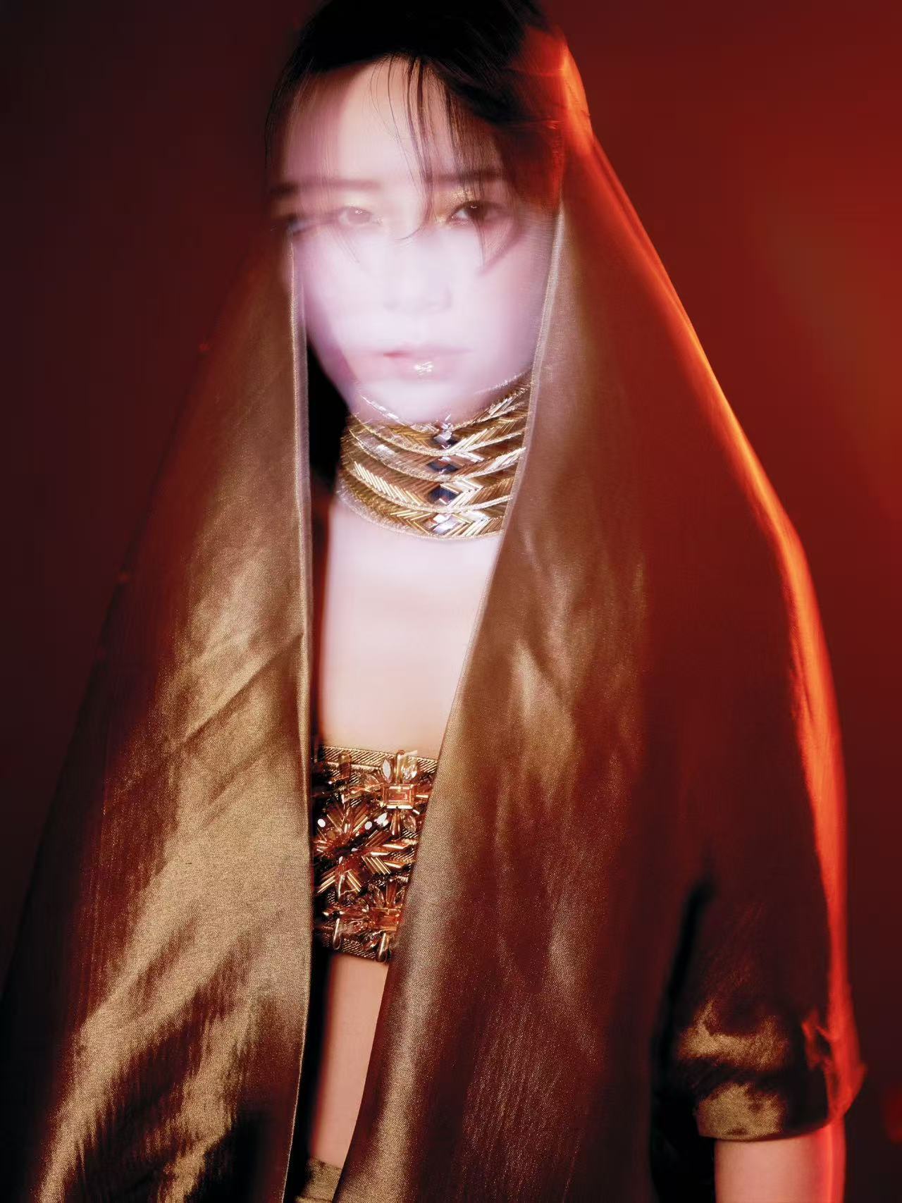 2025流光盛典今晚的造型太绝了!MaisonSaraChraibi高定