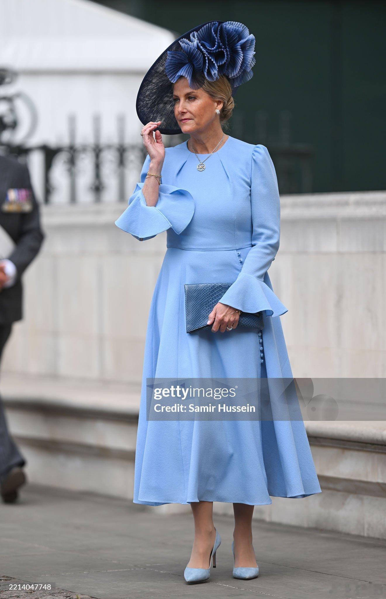 英国王室🇬🇧5月8日，国王夫妇、威尔士亲王夫妇、安妮公主夫妇、爱丁堡公爵夫