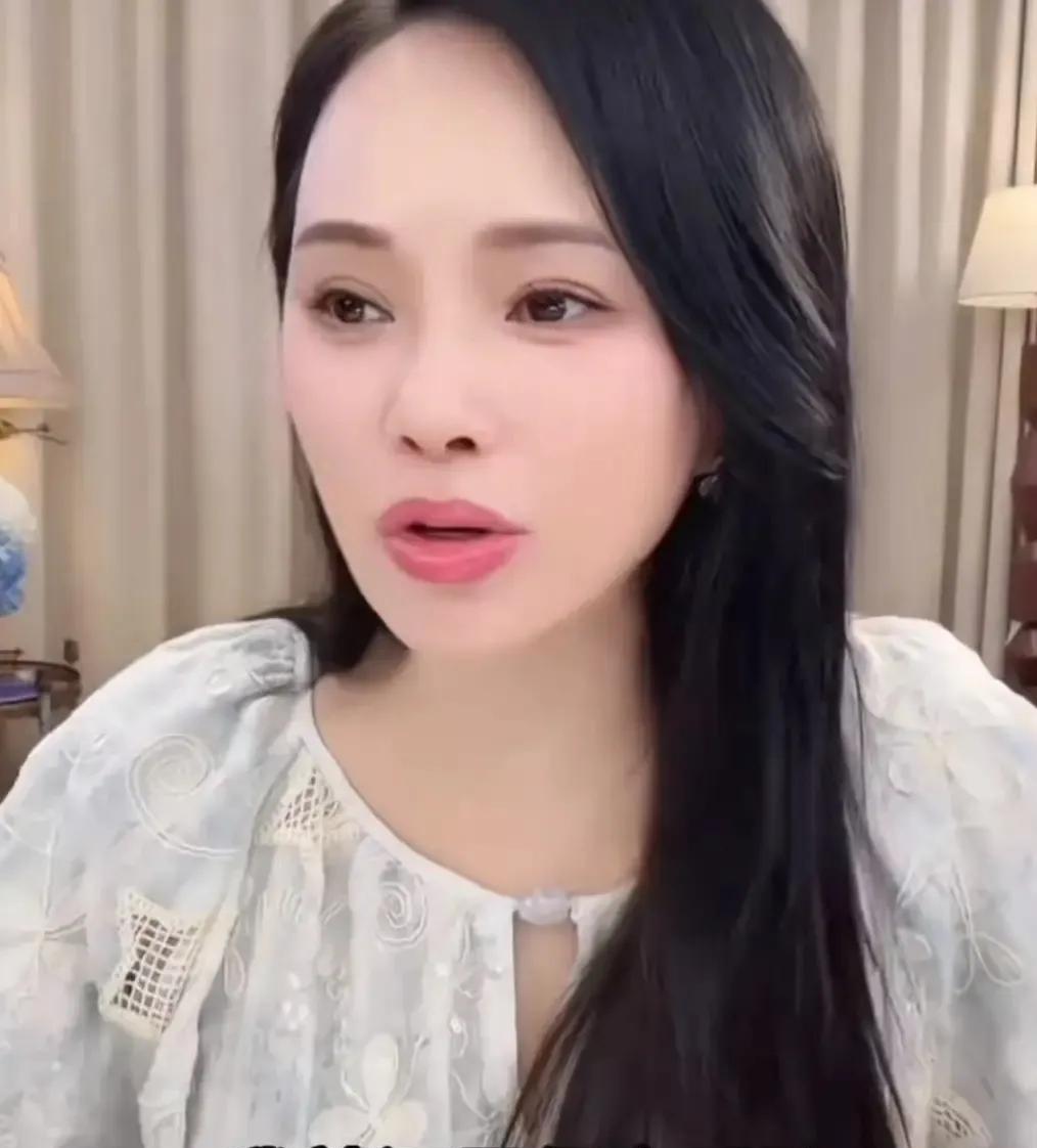 伊能静到底在执着什么？明明秦昊的抗拒都快溢出屏幕了，她还非得在镜头前硬撑着演“恩