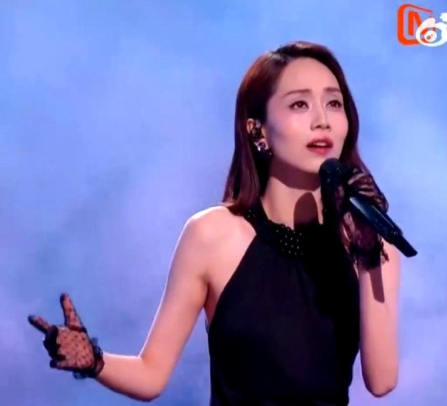 昨晚熬夜看《歌手》突围赛的兄弟姐妹们，是不是都被1v3这“地狱模式”整懵了？刘