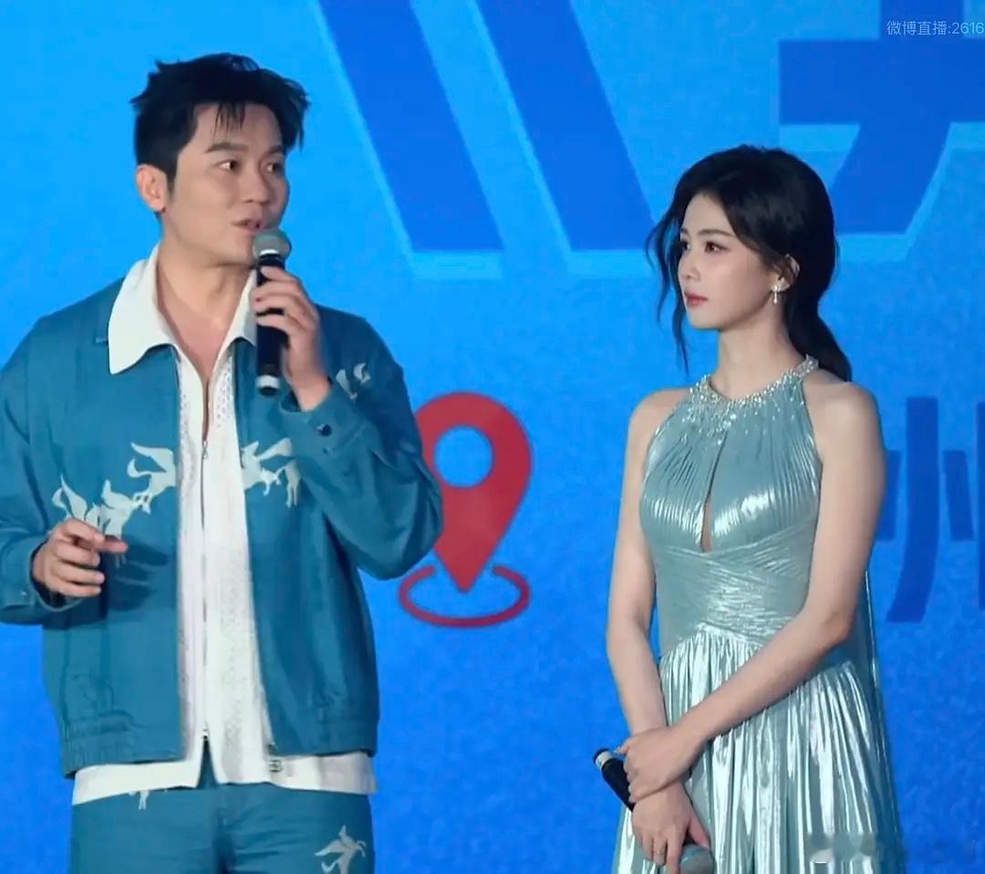 白鹿新造型还挺好看就是有点腰粗