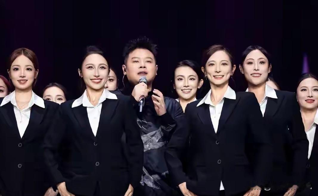 这些天，很多人都很好奇一个问题:岳云鹏这样一个其貌不扬的相声演员都能开演唱